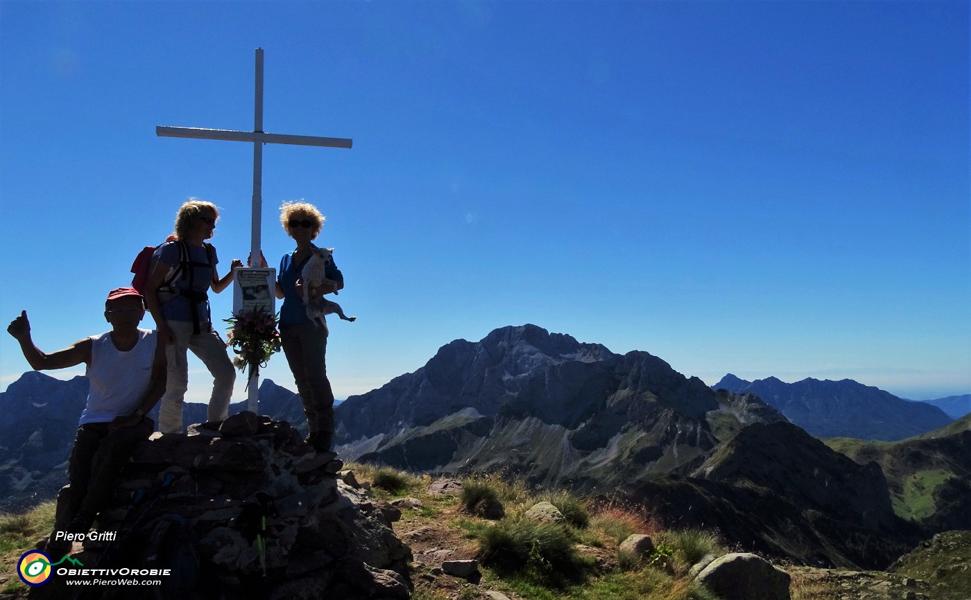 23 Cima di Mezzeno con vista in Arera.JPG -                                